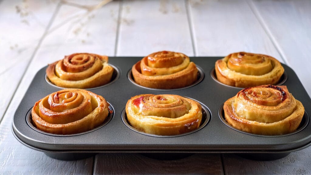 Cinnamon roll pie crust